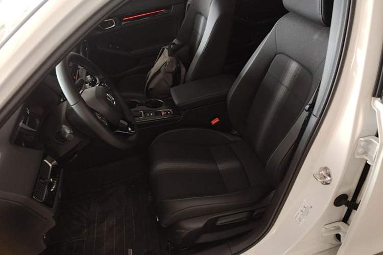 Used Honda Civic 2025 240TURBO CVT SmartFun Pro Left Front Seat