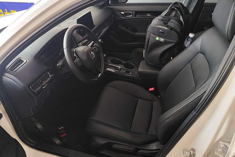Used Honda Civic 2025 240TURBO CVT SmartFun Pro Left Front Seat
