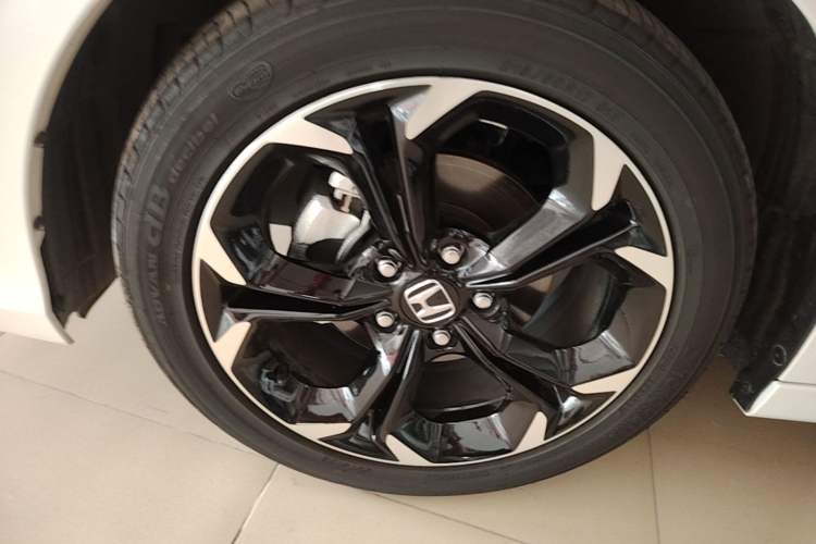 Used Honda Civic 2025 240TURBO CVT SmartFun Pro Left Front Wheel Hub