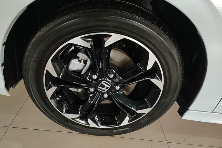 Used Honda Civic 2025 2.0L eHEV Hybrid Pro Left Front Wheel Hub