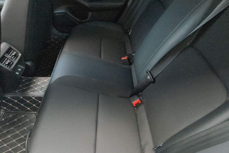 Used Honda Civic 2025 240TURBO CVT SmartFun Pro Left Rear Seat
