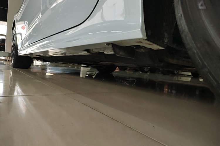 Used Honda Civic 2025 2.0L eHEV Hybrid Pro Left Side Sill