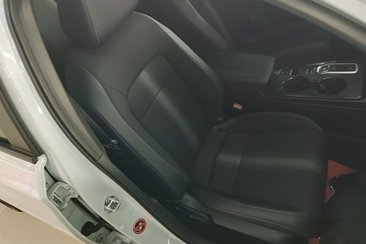 Used Honda Civic 2025 2.0L eHEV Hybrid Pro Right Front Seat
