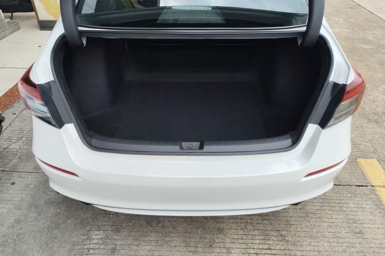 Used Honda Civic 2025 240TURBO CVT SmartFun Pro Trunk
