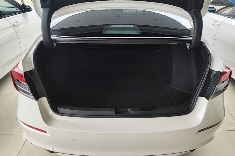 Used Honda Civic 2025 240TURBO CVT SmartFun Pro Trunk