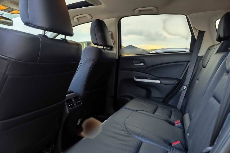 Used Honda CR-V 2013 2.4L two-wheel drive luxury version Interior 2