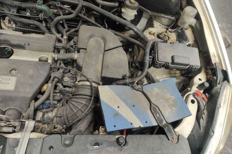 Used Honda CR-V 2004 2.0L Engine Bay Left