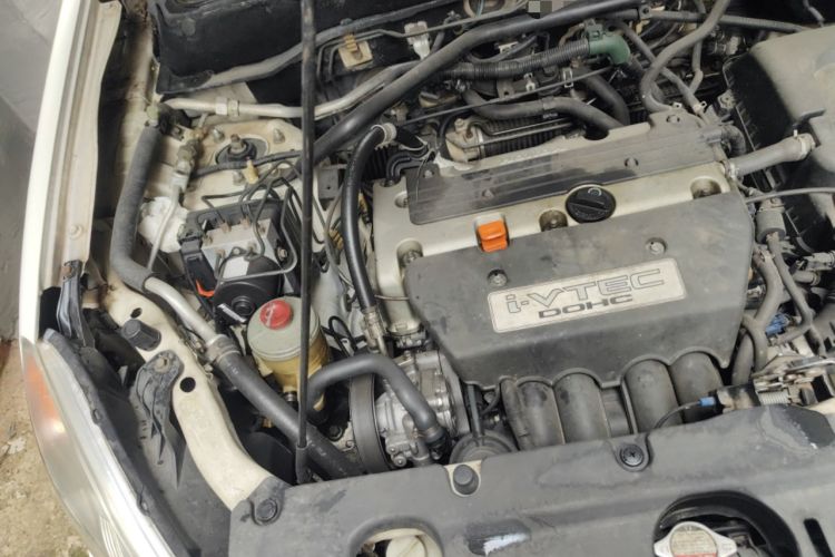 Used Honda CR-V 2004 2.0L Engine Bay Right