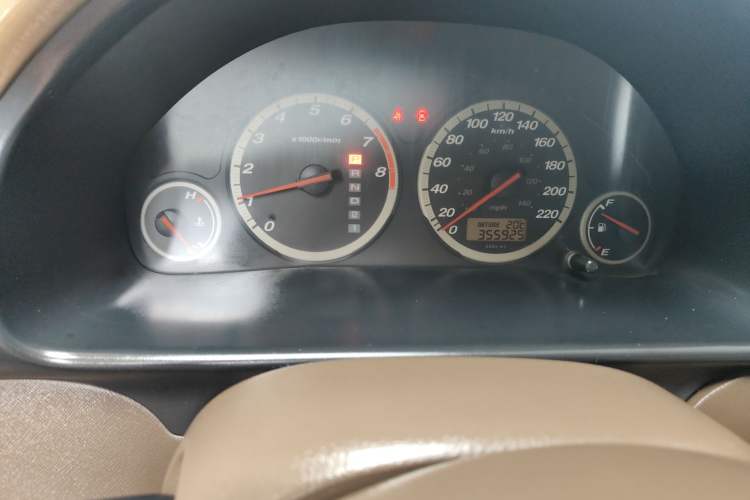 Used Honda CR-V 2004 2.0L Odometer Close Up