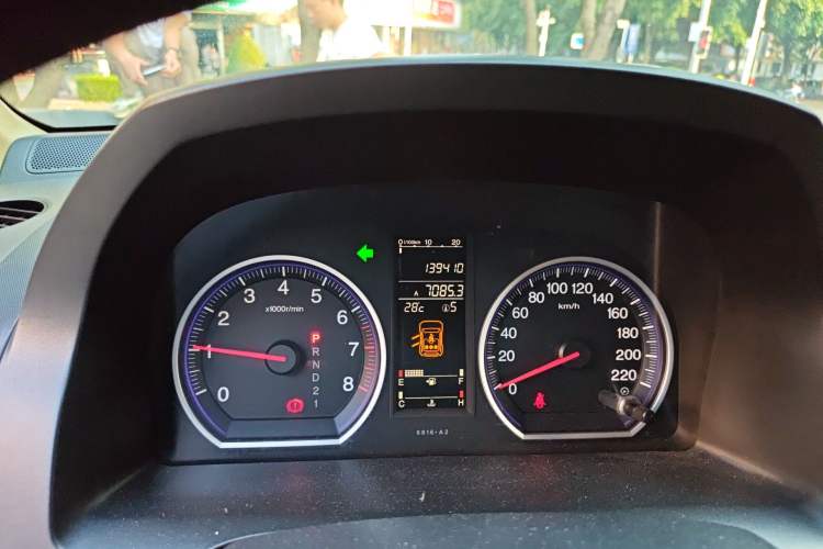 Used Honda CR-V 2007 2.4L automatic four-wheel drive luxury edition Odometer Close Up