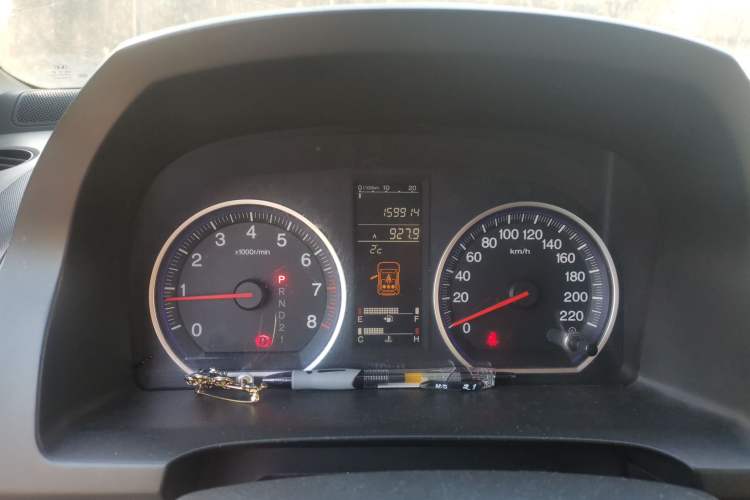 Used Honda CR-V 2007 2.0L Automatic Four-Wheel Drive Classic Edition Odometer Close Up