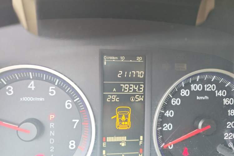 Used Honda CR-V 2007 2.4L automatic four-wheel drive luxury edition Odometer Close Up