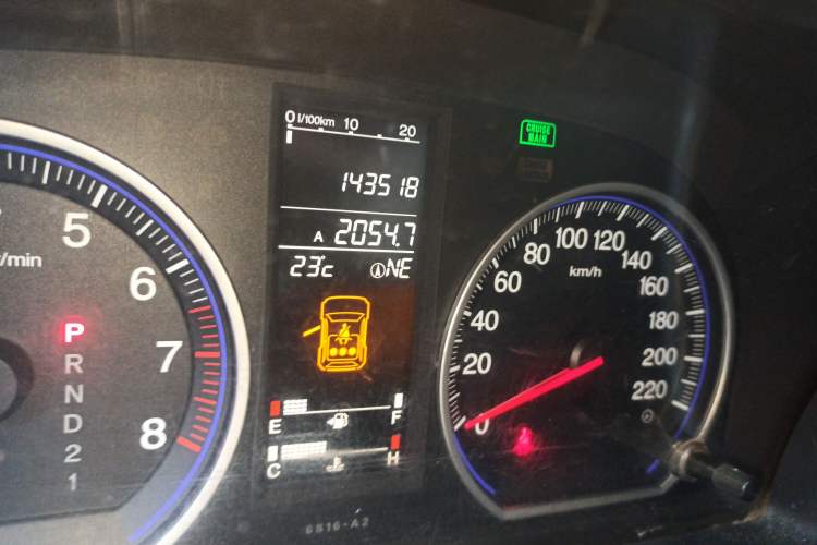 Used Honda CR-V 2007 2.4L automatic four-wheel drive luxury edition Odometer Close Up