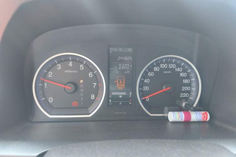 Used Honda CR-V 2007 2.4L automatic four-wheel drive Prestige Edition Odometer Close Up