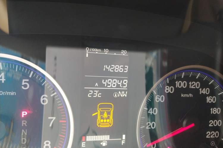 Used Honda CR-V 2007 2.4L automatic four-wheel drive luxury edition Odometer Close Up