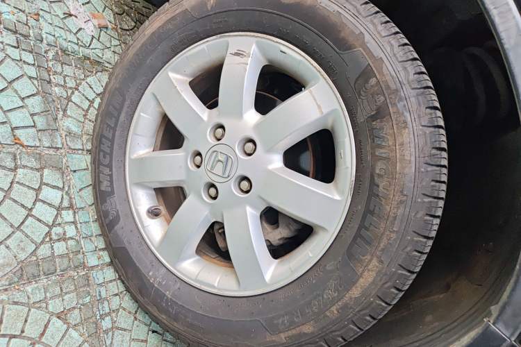 Used Honda CR-V 2007 2.4L automatic four-wheel drive luxury edition Right Front Wheel Hub
