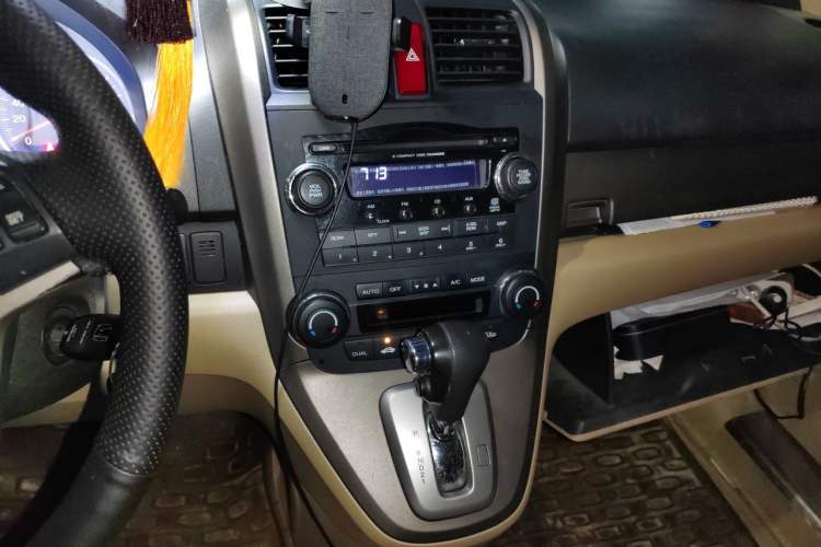 Used Honda CR-V 2007 2.4L automatic four-wheel drive Prestige Edition Audio And AC Panel