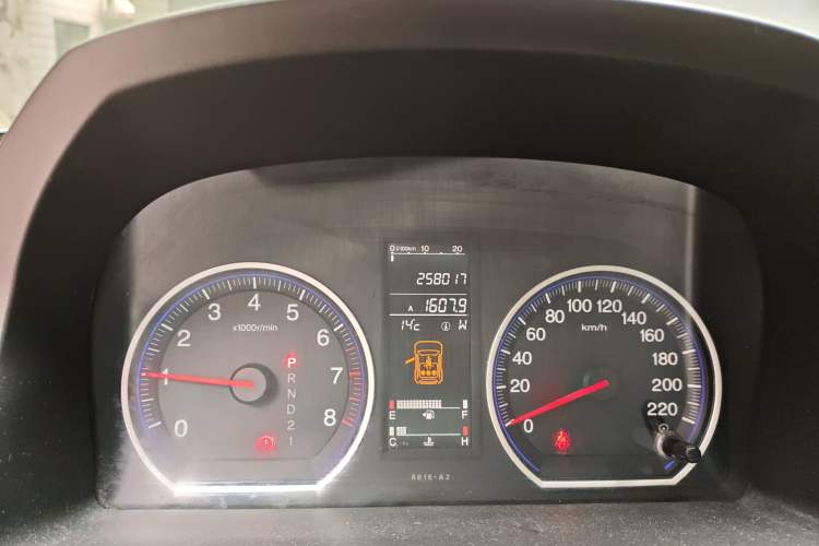 Used Honda CR-V 2007 2.4L automatic four-wheel drive luxury edition Odometer Close Up