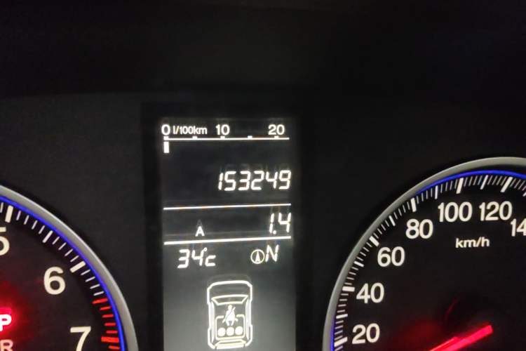Used Honda CR-V 2007 2.4L automatic four-wheel drive Prestige Edition Odometer Close Up