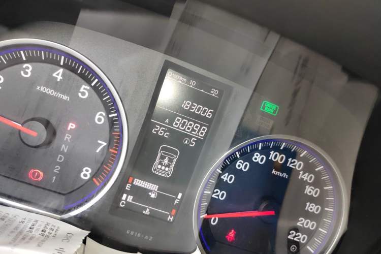 Used Honda CR-V 2007 2.4L automatic four-wheel drive Prestige Edition Odometer Close Up