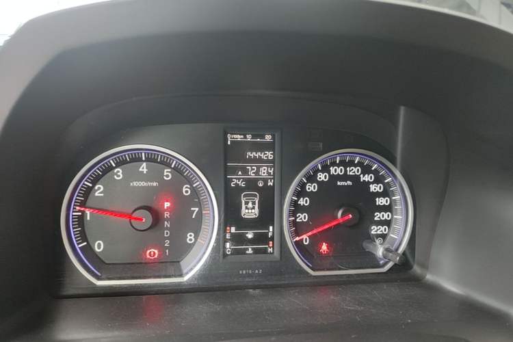 Used Honda CR-V 2007 2.4L automatic four-wheel drive luxury edition Odometer Close Up
