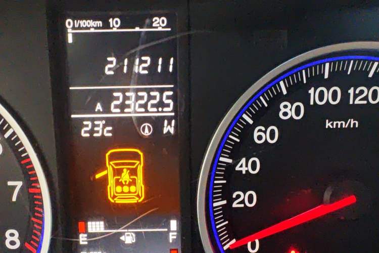 Used Honda CR-V 2007 2.4L automatic four-wheel drive luxury edition Odometer Close Up