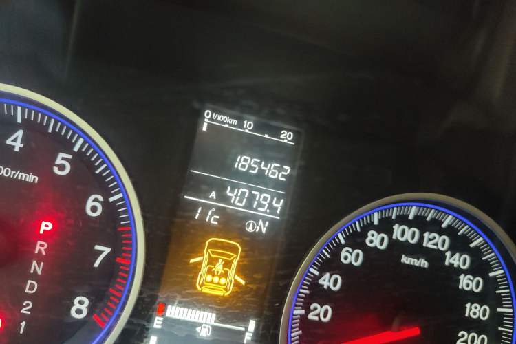 Used Honda CR-V 2007 2.4L automatic four-wheel drive Prestige Edition Odometer Close Up