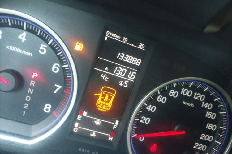 Used Honda CR-V 2007 2.4L automatic four-wheel drive Prestige Edition Odometer Close Up