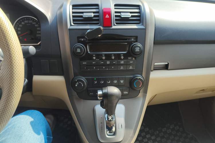 Used Honda CR-V 2007 2.0L Automatic Four-Wheel Drive Classic Edition Audio And AC Panel