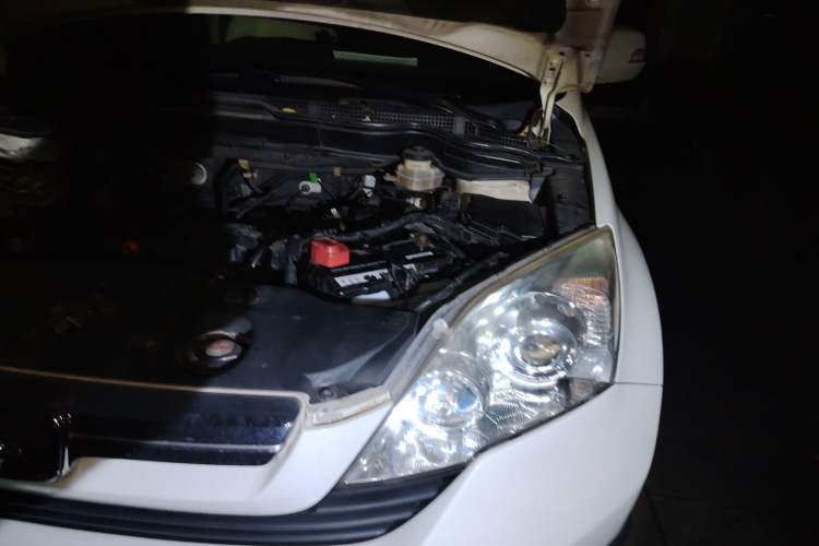 Used Honda CR-V 2007 2.0L Automatic Four-Wheel Drive Classic Edition Engine Bay Left