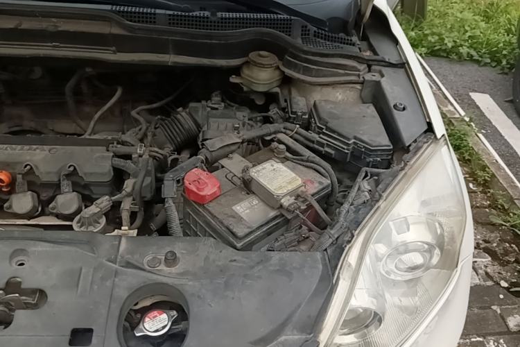 Used Honda CR-V 2007 2.0L Automatic Four-Wheel Drive Classic Edition Engine Bay Left