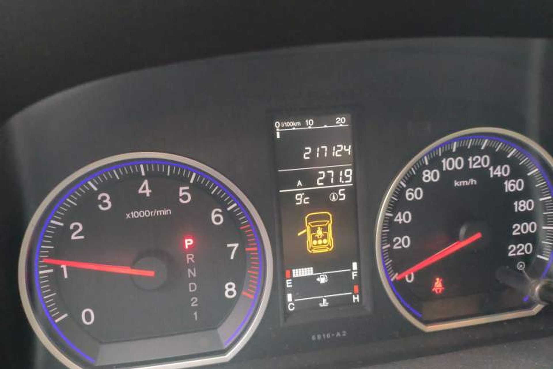 Used Honda CR-V 2007 2.4L automatic four-wheel drive Prestige Edition Odometer Close Up