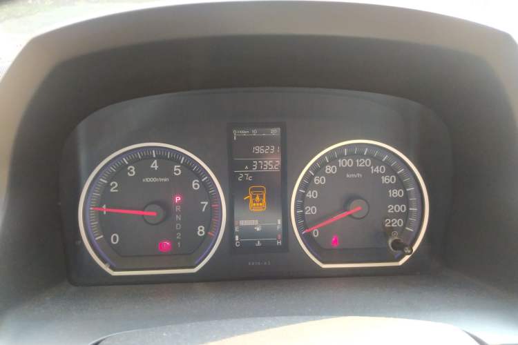 Used Honda CR-V 2007 2.0L Automatic Four-Wheel Drive Classic Edition Odometer Close Up