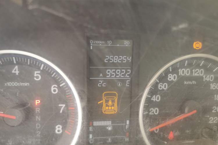 Used Honda CR-V 2007 2.4L automatic four-wheel drive luxury edition Odometer Close Up