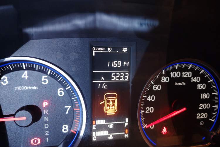 Used Honda CR-V 2007 2.0L Automatic Four-Wheel Drive Classic Edition Odometer Close Up