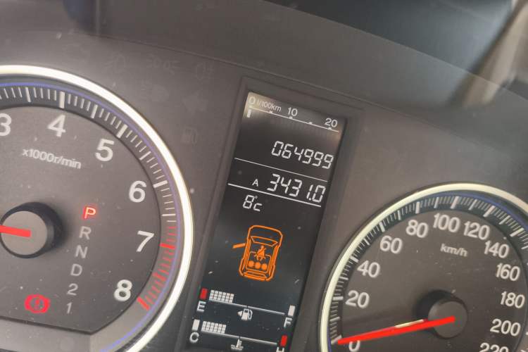 Used Honda CR-V 2007 2.0L Automatic Four-Wheel Drive Classic Edition Odometer Close Up