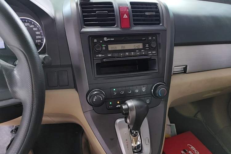 Used Honda CR-V 2008 2.0L automatic two-wheel drive urban version Audio And AC Panel