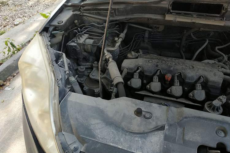 Used Honda CR-V 2008 2.0L automatic two-wheel drive urban version Engine Bay Right