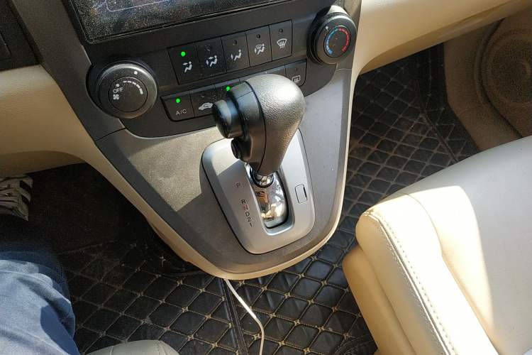Used Honda CR-V 2008 2.0L automatic two-wheel drive urban version Gear Lever