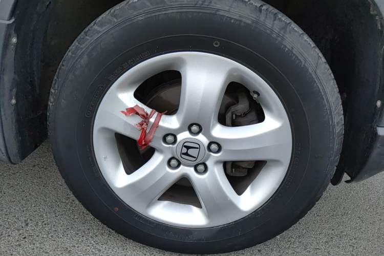 Used Honda CR-V 2008 2.0L automatic two-wheel drive urban version Right Front Wheel Hub