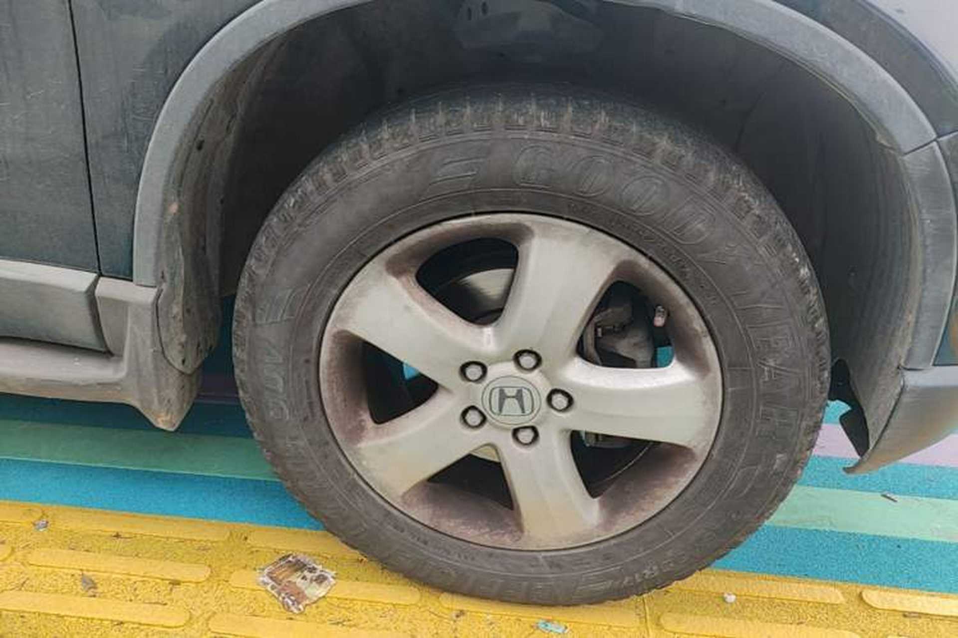 Used Honda CR-V 2008 2.0L automatic two-wheel drive urban version Right Front Wheel Hub