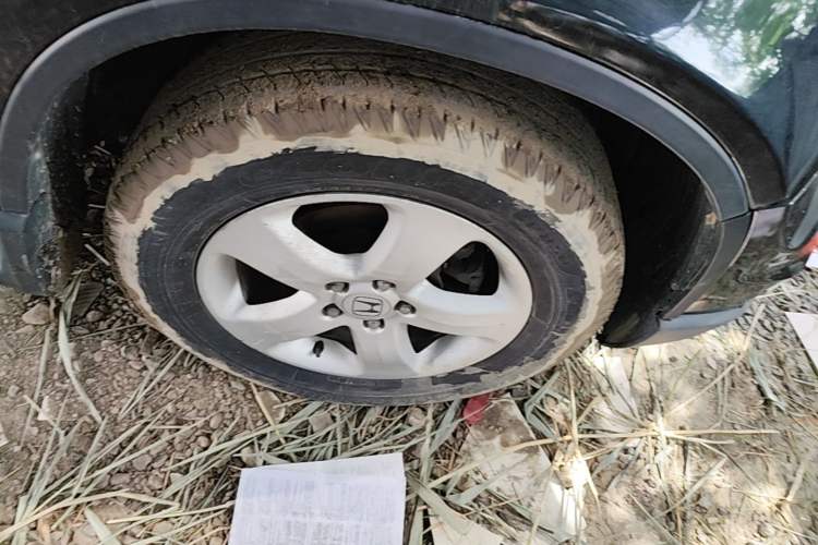 Used Honda CR-V 2008 2.0L automatic two-wheel drive urban version Right Front Wheel Hub