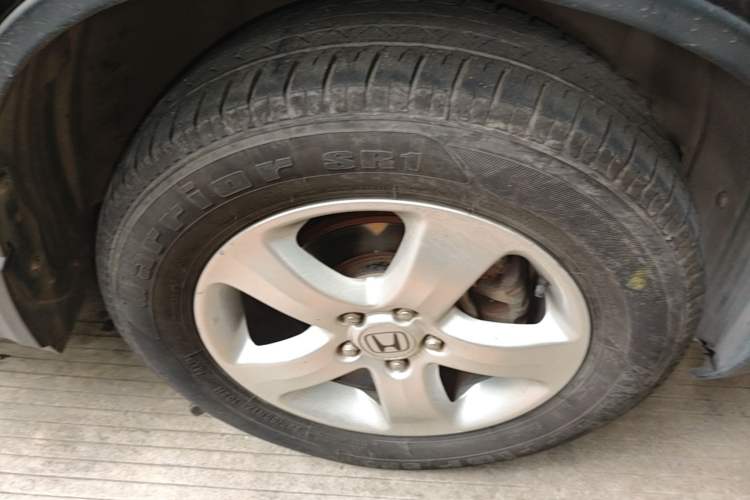 Used Honda CR-V 2008 2.0L automatic two-wheel drive urban version Right Front Wheel Hub