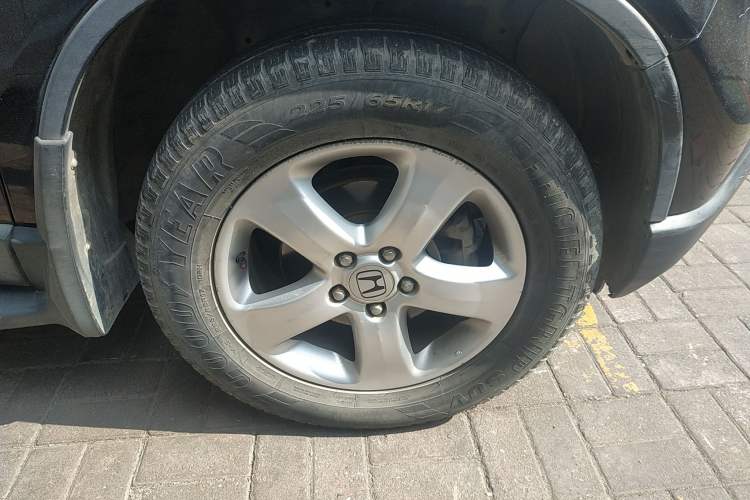 Used Honda CR-V 2008 2.0L automatic two-wheel drive urban version Right Front Wheel Hub