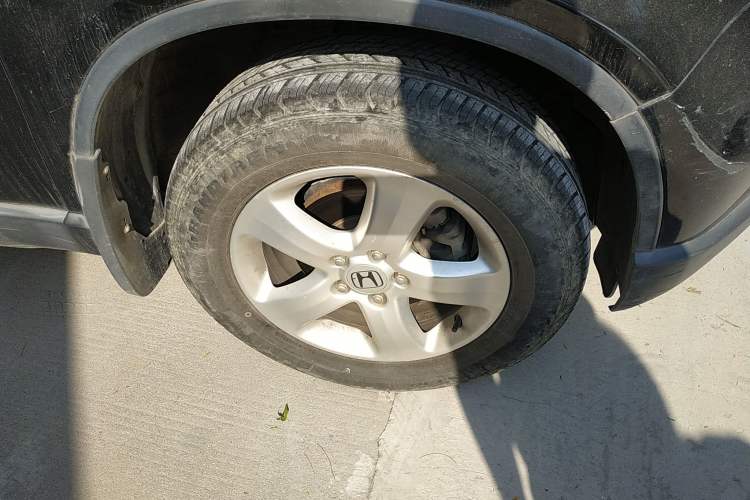 Used Honda CR-V 2008 2.0L automatic two-wheel drive urban version Right Front Wheel Hub
