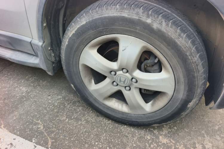 Used Honda CR-V 2008 2.0L automatic two-wheel drive urban version Right Front Wheel Hub