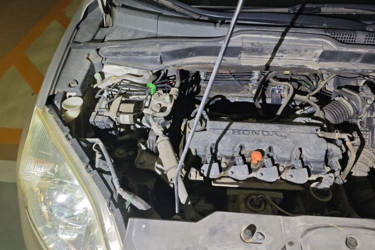 Used Honda CR-V 2008 2.0L automatic two-wheel drive urban version Engine Bay Right