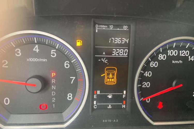 Used Honda CR-V 2008 2.0L automatic two-wheel drive urban version Odometer Close Up