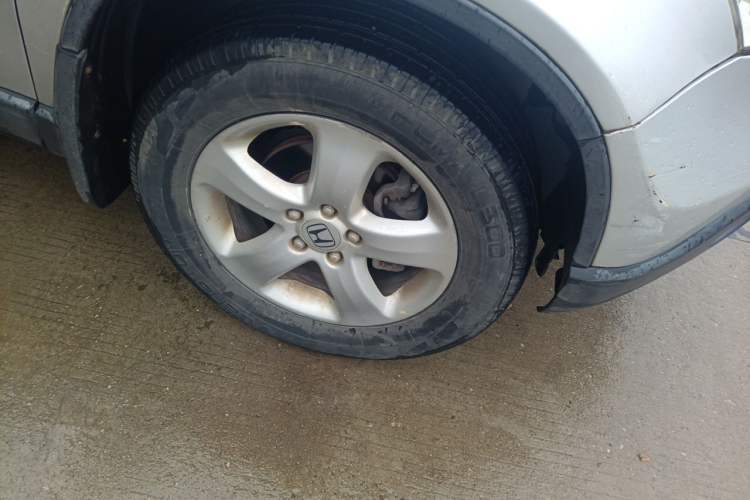 Used Honda CR-V 2008 2.0L automatic two-wheel drive urban version Right Front Wheel Hub