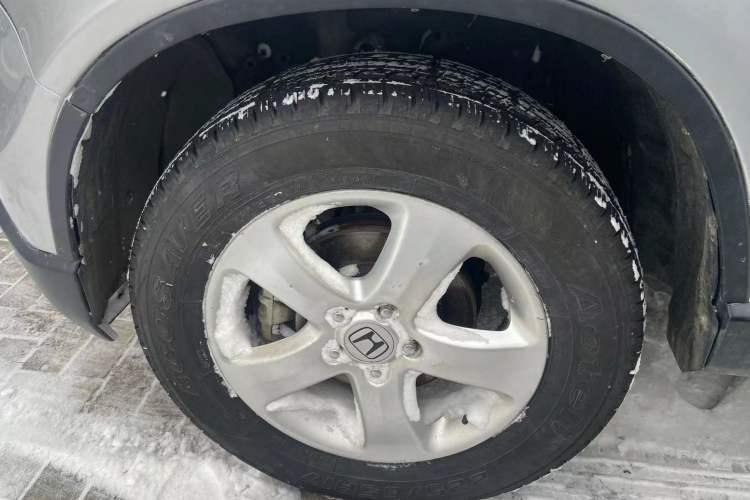 Used Honda CR-V 2008 2.0L automatic two-wheel drive urban version Right Front Wheel Hub